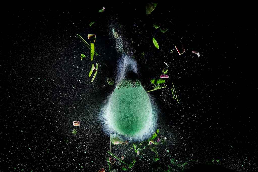انفجار سلامت با ترکیدن بادکنک پر از آب در عکاسی از غذا