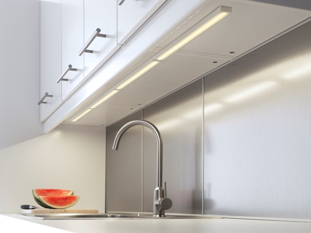 نورپردازی در زیر کابینت دیواری در طراحی آشپزخانه